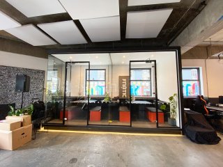 Fnatic (Shoreditch, London): Laminated Acoustic Glass Office Meeting Pods