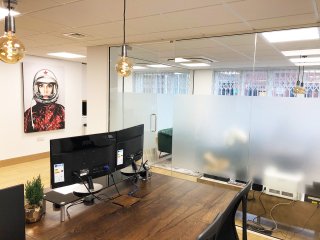 The Harouni Group (West Hampstead, London): Single Glazed Frameless Glass Corner Room Fully Installed