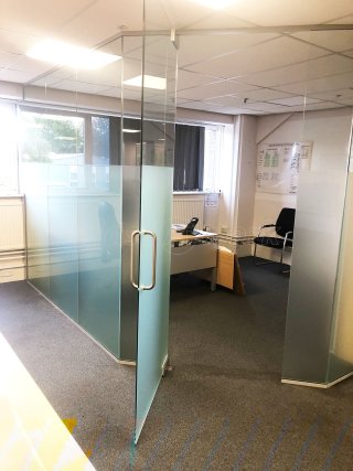 Nick Johnson Building Contractors Limited (Poynton, Cheshire): Frameless Glazed Wall Corner Room