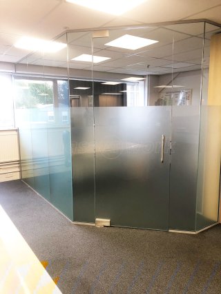 Nick Johnson Building Contractors Limited (Poynton, Cheshire): Frameless Glazed Wall Corner Room