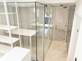 Purple Shopfitters (Chelsea, London): Multiple Internal Glazed Walls Using Acoustic Laminated Glass