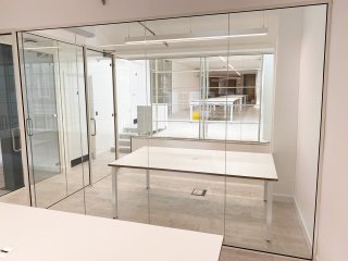 Purple Shopfitters (Chelsea, London): Multiple Internal Glazed Walls Using Acoustic Laminated Glass