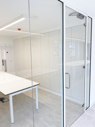 Purple Shopfitters (Chelsea, London): Multiple Internal Glazed Walls Using Acoustic Laminated Glass
