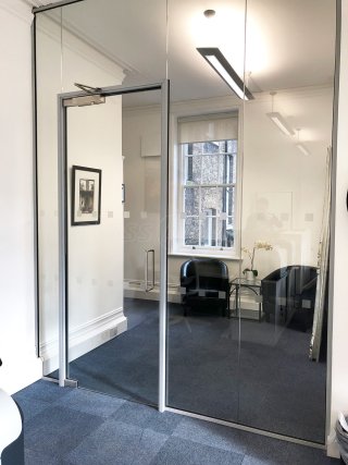 Strand Ltd (Westminster, London): Acoustic Glass Wall (With Soundproofing)