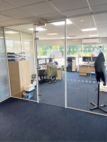 Abbey Glen Ltd (Sheffield, South Yorkshire): Frameless Glass Corner Office