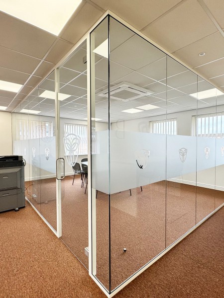 Bear Business Finance (Peterborough, Cambridgeshire): Frameless Glass Corner Office
