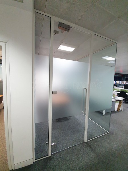 Build 2 Design (St. Pancras, London): Glass Corner Office