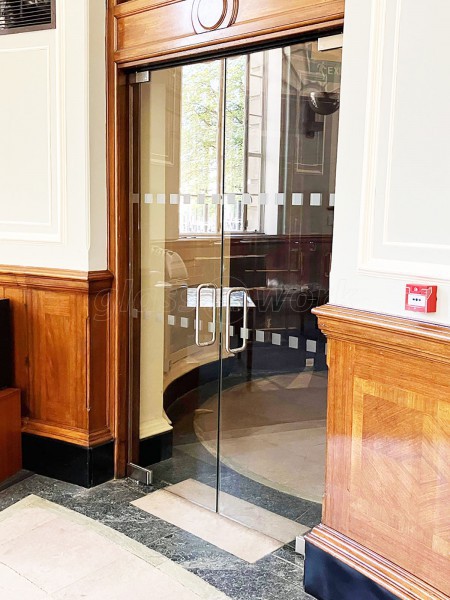 Creation Destination UK (Kilmarnock, East Ayrshire): Double-Acting Frameless Double Doors