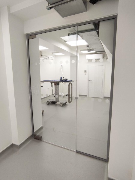 DAA Vet Care (Maida Vale, London): Glass Partitions For Vet Practice Treatment Rooms