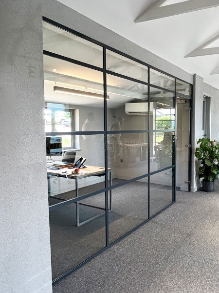 Dover Design (Stockbridge, Hampshire): T-Bar Office Partition With Black Metal Bands