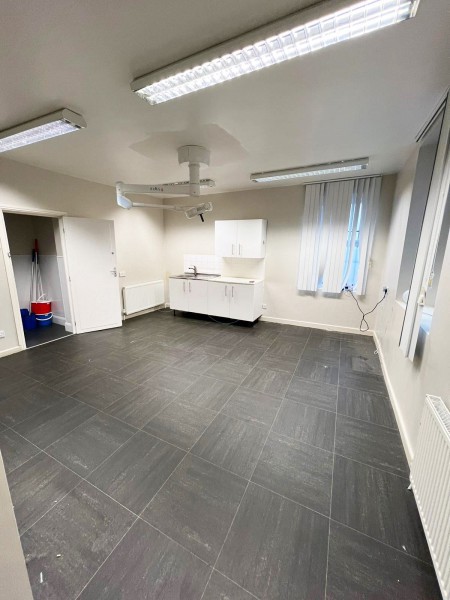 Gondas Veterinary Practice (Rotherham, South Yorkshire): Vet Clinic Glass Operating Theatre