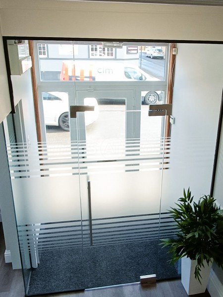 Hetts Solicitors (Scunthorpe, North Lincolnshire): Frameless Glass Vestibule