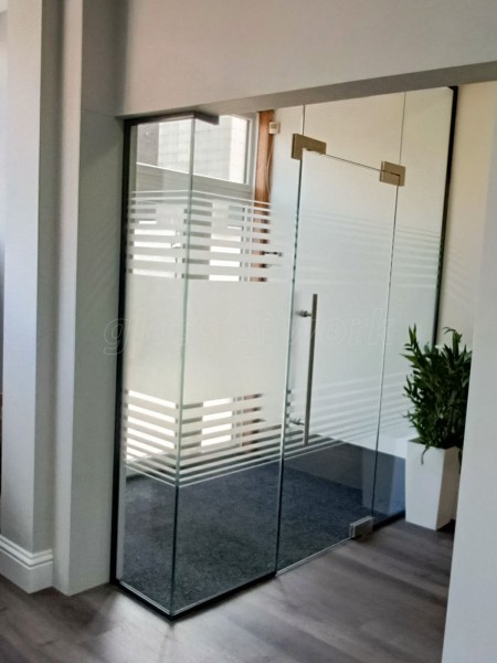 Hetts Solicitors (Scunthorpe, North Lincolnshire): Frameless Glass Vestibule