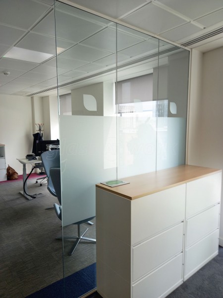 JX3 Support Services (City Centre, Manchester): Frameless Glass Corner Room