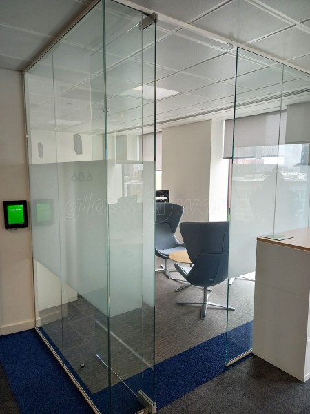 JX3 Support Services (City Centre, Manchester): Frameless Glass Corner Room