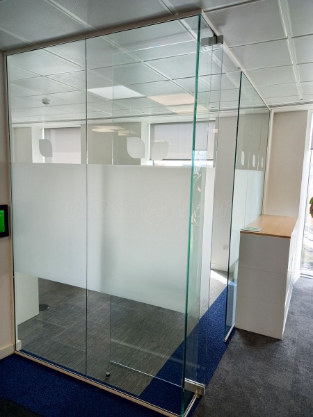 JX3 Support Services (City Centre, Manchester): Frameless Glass Corner Room