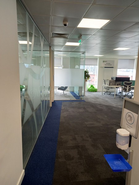 JX3 Support Services (City Centre, Manchester): Frameless Glass Corner Room