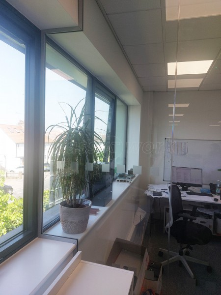 James and Taylor (Surbiton, Surrey): Acoustic Glass Corner Office
