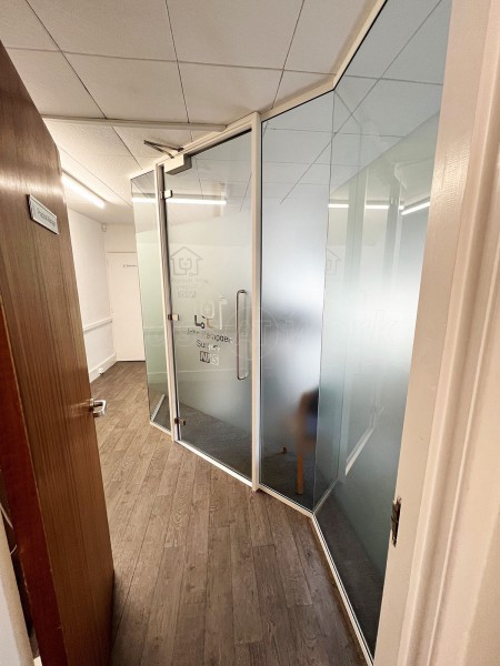 John Hampden Surgery (Great Missenden, Buckinghamshire): Glass Partition Stepped Wall