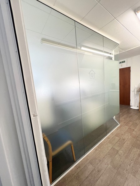 John Hampden Surgery (Great Missenden, Buckinghamshire): Glass Partition Stepped Wall