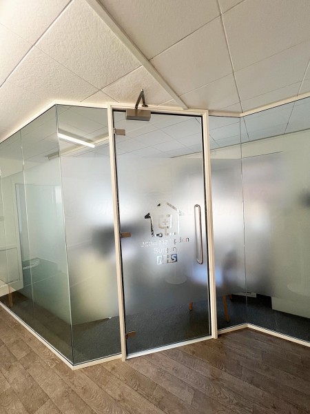 John Hampden Surgery (Great Missenden, Buckinghamshire): Glass Partition Stepped Wall