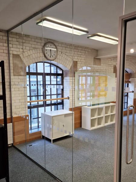 LS Studios London Ltd (Aldgate, London): Laminated Acoustic Glass Office Partition