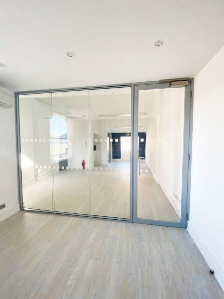 LS Studio London Ltd (Farringdon, London): Double Glazed Glass Office Dividing Screen