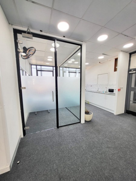 Nelson College (Ilford, Essex): Internal Glass Corner Room With Acoustic Glazing