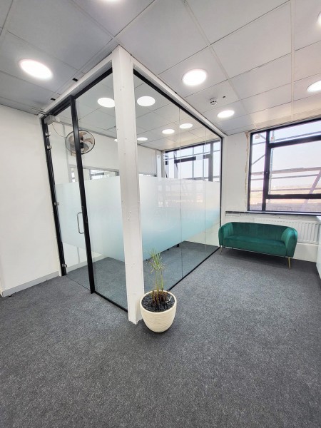 Nelson College (Ilford, Essex): Internal Glass Corner Room With Acoustic Glazing