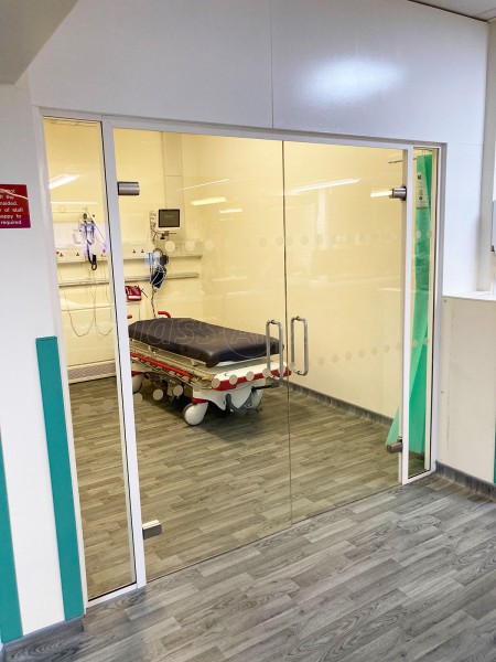 Doncaster Royal Infirmary (Doncaster, South Yorkshire): Frameless Glass Double Doors To Form Cubicles In The New A&E Wing