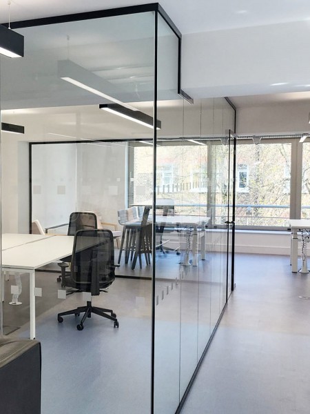 Ostro (Fitrovia, London): Three Sided Glass Meeting Room