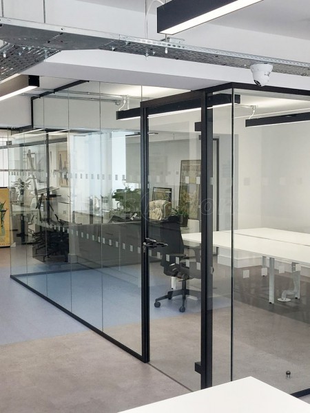 Ostro (Fitrovia, London): Three Sided Glass Meeting Room
