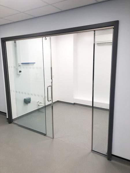 Single Glazed Frameless Glass Office Partitioning