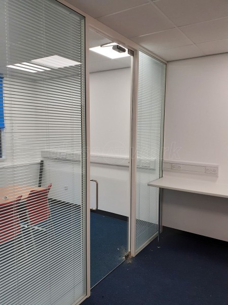 Royal Free London NHS Foundation Trust (Hampstead, London): Glass Meeting Room With Integral Blinds
