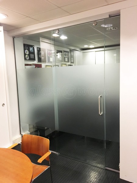 Reservoir / Reverb Music Ltd (Chiswick, London): Small Sliding Glass Door Partition