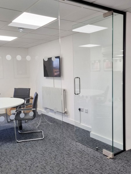 Sigma Imaging [UK](Welwyn Garden City, Hertfordshire): Toughened Safety Glass Office Partition