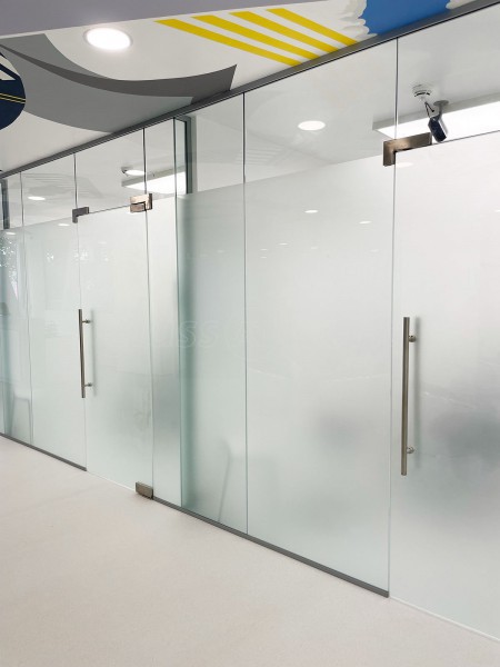 Smileworks Training Hub (Liverpool, Merseyside): Multiple Glass Dental Surgery Rooms With Sandblasted Glass For Treatment Rooms