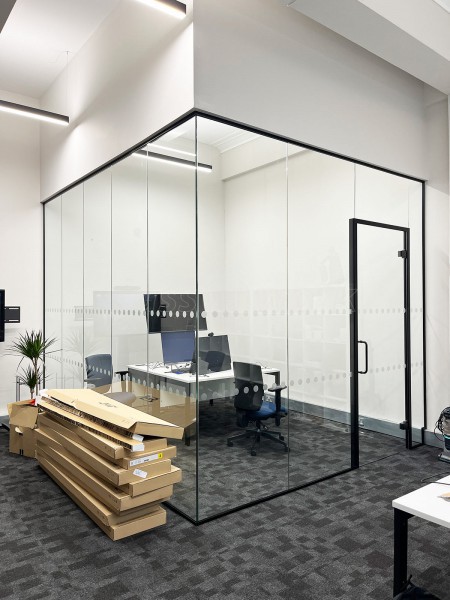 South Of England Investments (Liverpool, Merseyside): Frameless Glass Corner Office