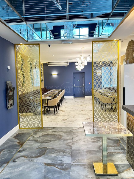 Tandoori Hut Restaurant (Barnsley, South Yorkshire): Glass Room Dividers With Gold Framework