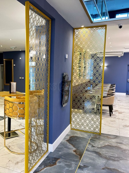 Tandoori Hut Restaurant (Barnsley, South Yorkshire): Glass Room Dividers With Gold Framework