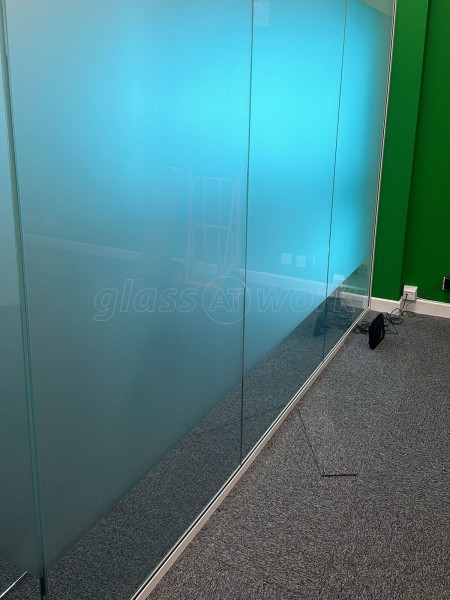 The Property Crew (Tower Bridge, London): Acoustic Glass Corner Office
