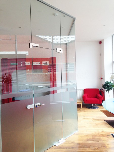 Fashion House Group (Central Glasgow, Scotland): Single Glazed Stepped Partition