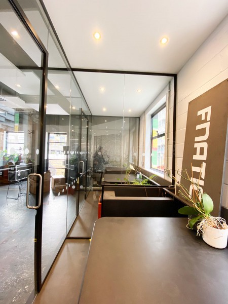 Fnatic (Shoreditch, London): Laminated Acoustic Glass Office Meeting Pods