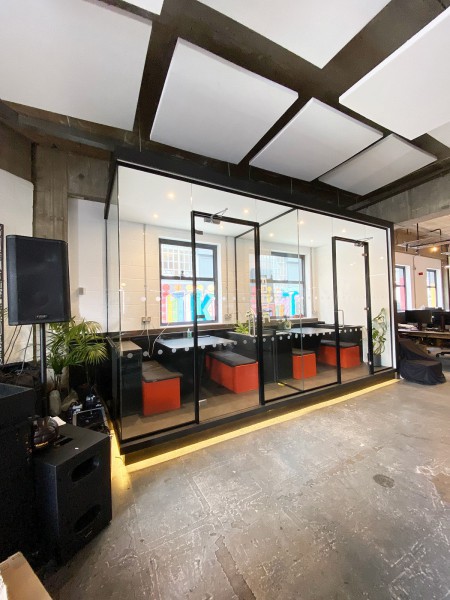 Fnatic (Shoreditch, London): Laminated Acoustic Glass Office Meeting Pods