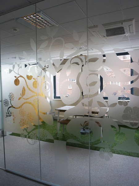 Gloo Communications (Reading, Berkshire): Glass Corner Office