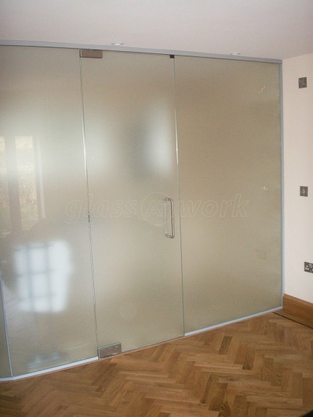 Domestic Project (Henbury, Cheshire): Faceted Glass Corner Room