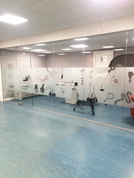 Parkfield Community School (Alum Rock, Birmingham): Glass Partition