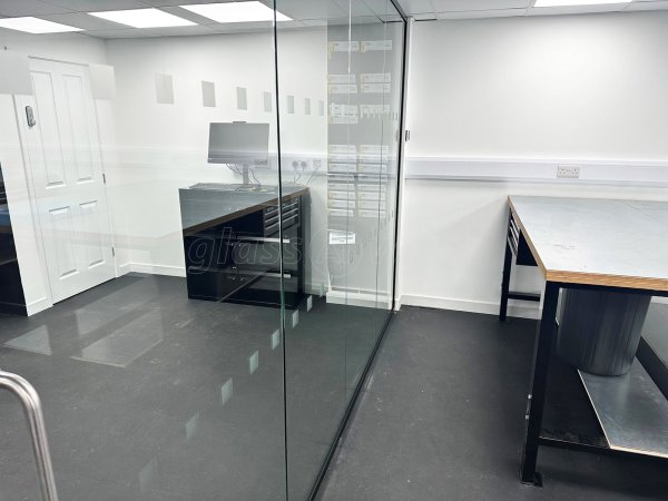 3DCM Ltd (Chichester, West Sussex): Toughened Glass Partition With Double Doors