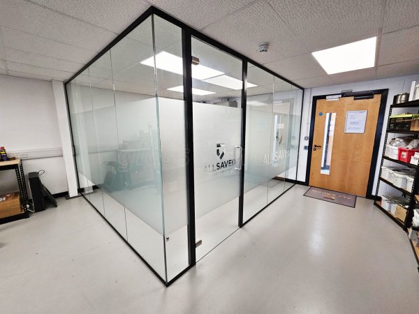 Frameless Single Glazed Glass Partitions