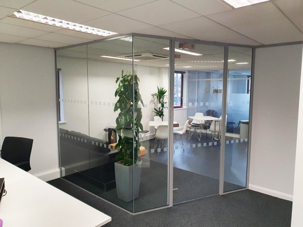 Frameless Single Glazed Glass Partitions